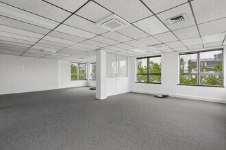 Office in Montreuil for sale Interior Photo- Image 2 of 11