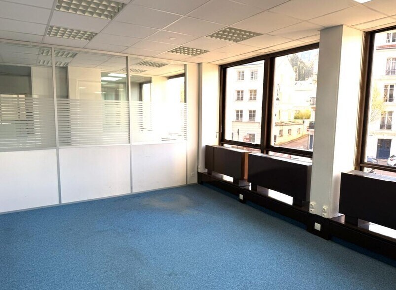 Office in Saint-Cloud to rent - Interior Photo - Image 2 of 5
