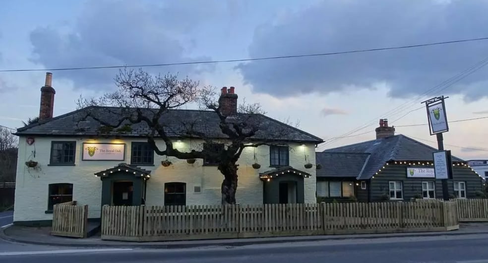 Christchurch Rd, Lymington for sale - Primary Photo - Image 1 of 4