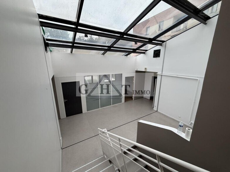 Office in Évry-Courcouronnes to rent - Building Photo - Image 2 of 11