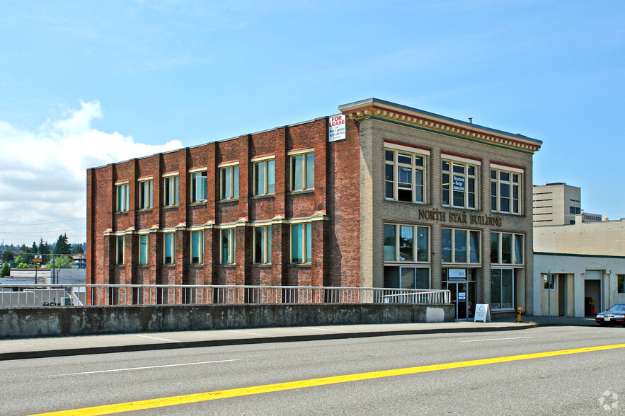 2210 Hewitt Ave, Everett, WA for rent - Building Photo - Image 2 of 8