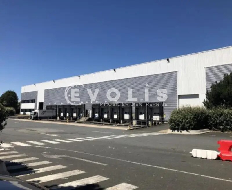 Industrial in Combs-la-Ville to rent Building Photo- Image 1 of 2