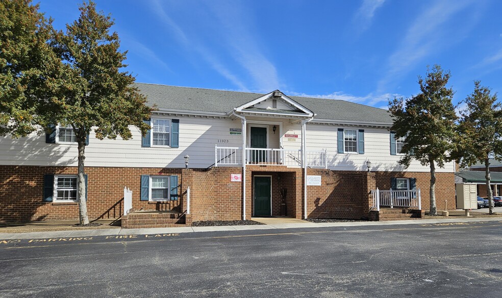 11923 Centre St, Chester, VA for rent - Building Photo - Image 1 of 4