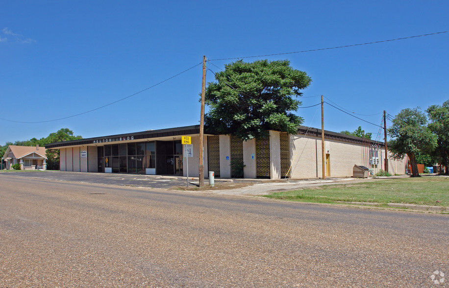 812 W 8th St, Plainview, TX for rent - Building Photo - Image 2 of 7