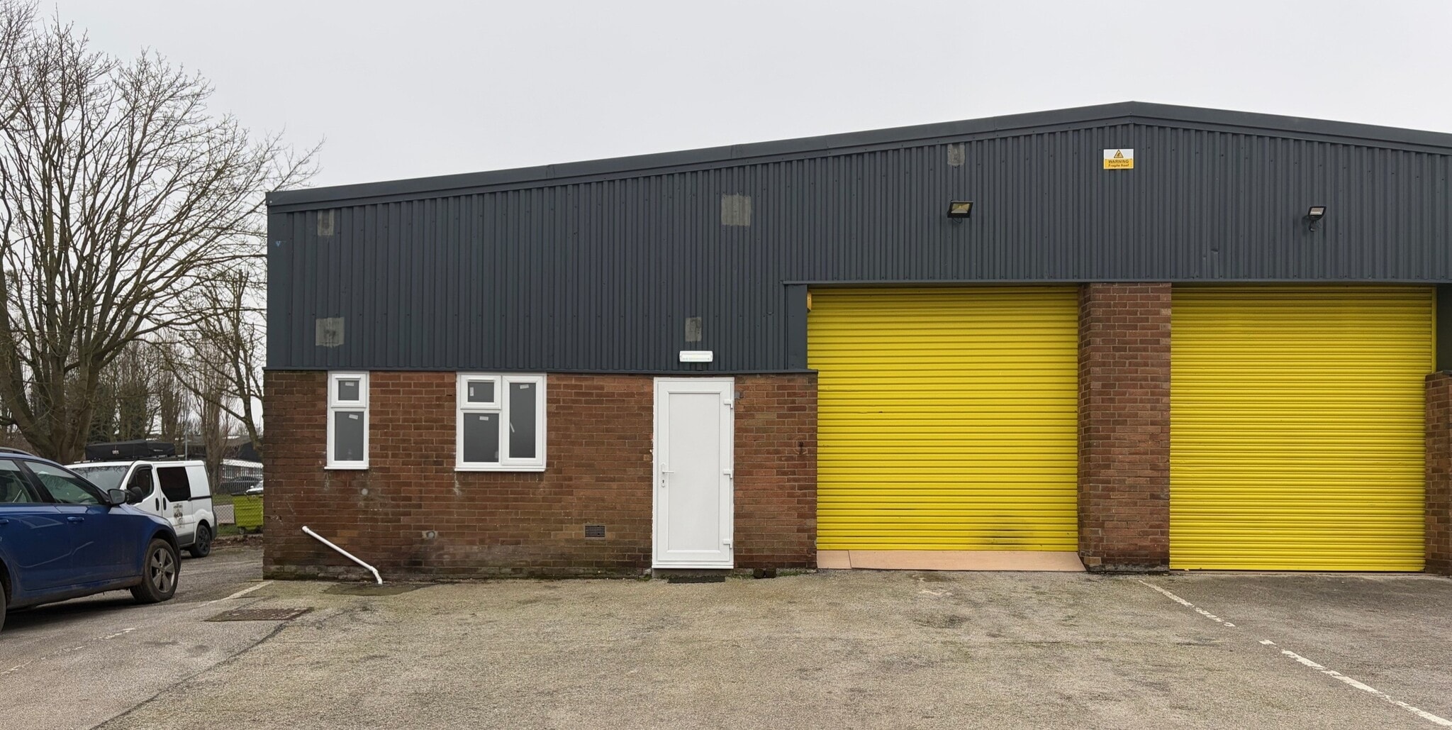 Units 1-10 Crofton Dr, Lincoln to rent Building Photo- Image 1 of 4