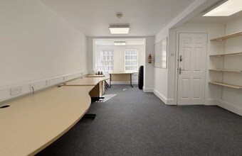 26A The Downs, Altrincham to rent Interior Photo- Image 1 of 7