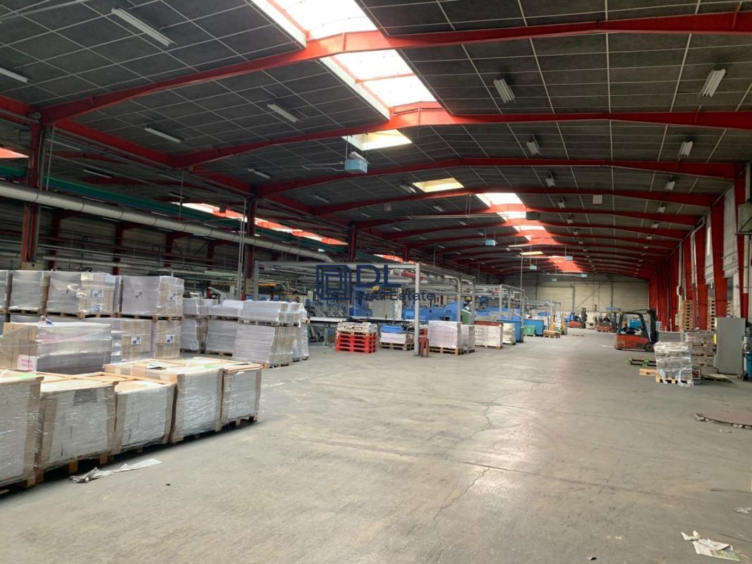 Industrial in Morangis to rent Building Photo- Image 1 of 5