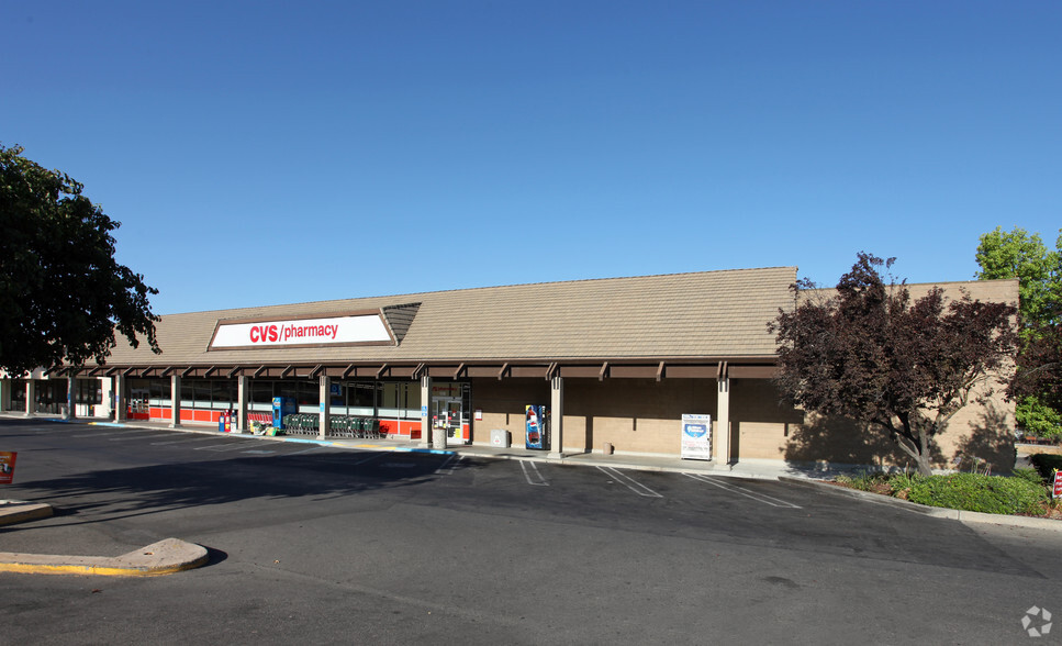 110 S 11th Ave, Hanford, CA for rent - Building Photo - Image 2 of 5