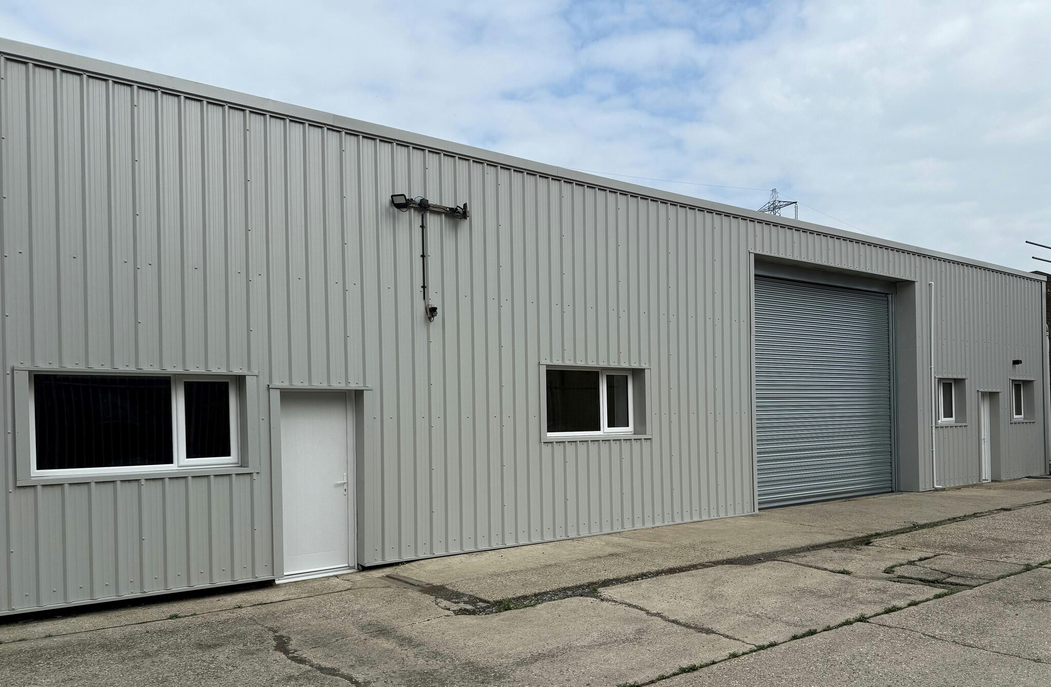 Arrowhead Rd, Reading to rent Building Photo- Image 1 of 7