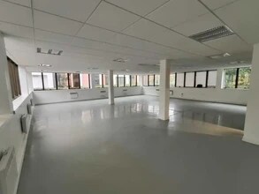 21 Rue Albert Calmette, Jouy-en-Josas to rent Interior Photo- Image 2 of 9