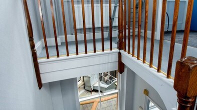 Faulkner's Aly, London to rent Interior Photo- Image 2 of 11