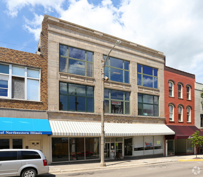 18 W Stephenson St, Freeport, IL for sale - Primary Photo - Image 1 of 1