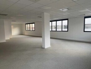 Office in Dardilly to rent Interior Photo- Image 2 of 8