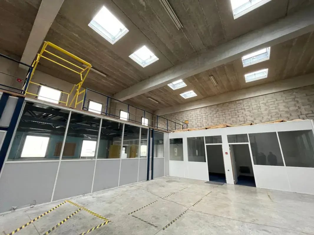 Light Industrial in Vitry-sur-Seine to rent Interior Photo- Image 1 of 3