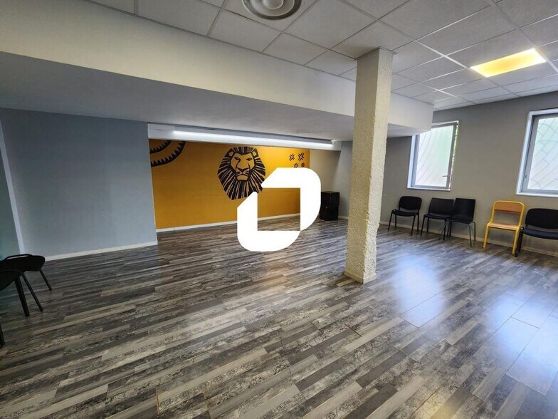 Office in Créteil to rent - Interior Photo - Image 2 of 13