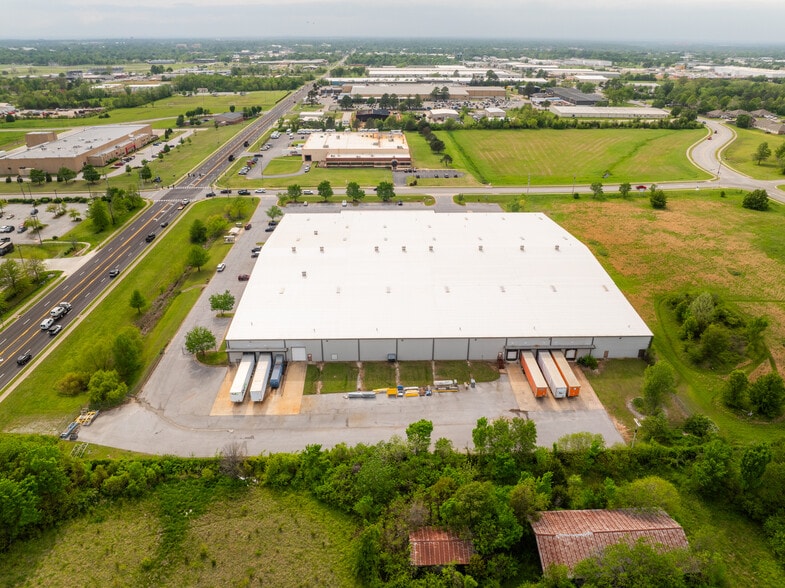 603 N Monitor Rd, Springdale, AR to rent - Building Photo - Image 2 of 8