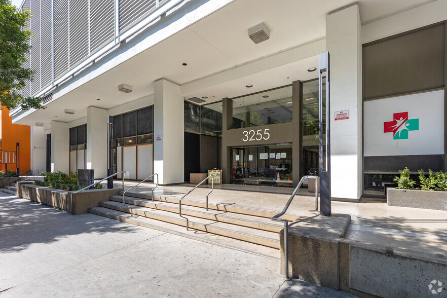 3255 Wilshire Blvd, Los Angeles, CA for rent - Building Photo - Image 3 of 5