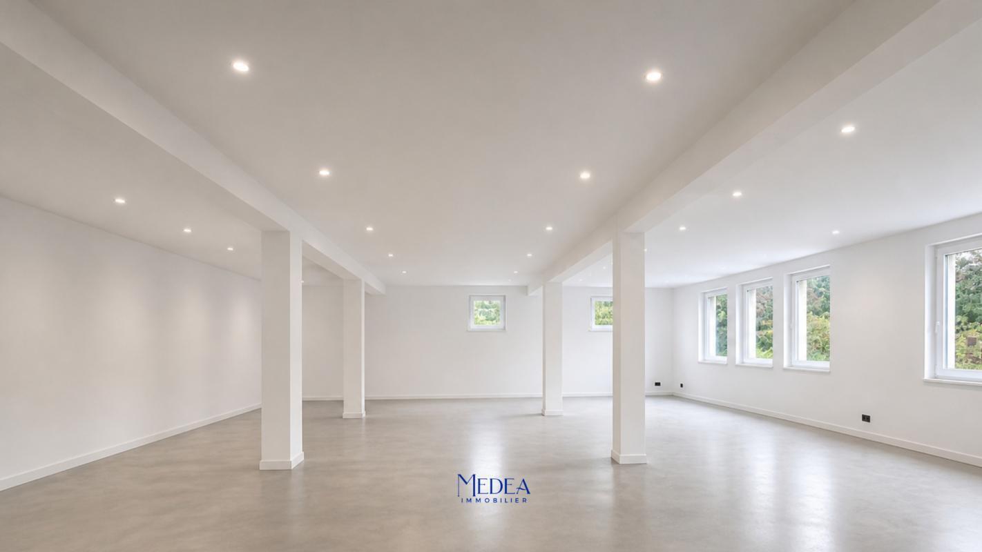 Office in Ceyreste to rent Interior Photo- Image 1 of 3