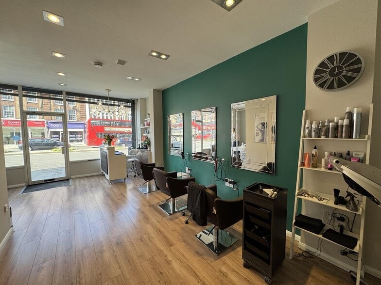 8-9 Streatham High Rd, London to rent - Interior Photo - Image 3 of 30