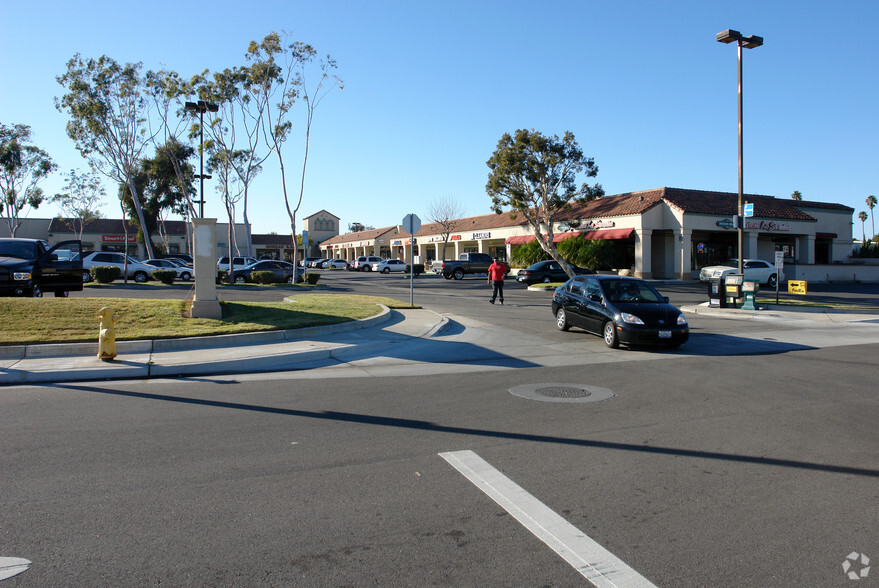 2001-2091 N Oxnard Blvd, Oxnard, CA for rent - Building Photo - Image 2 of 6