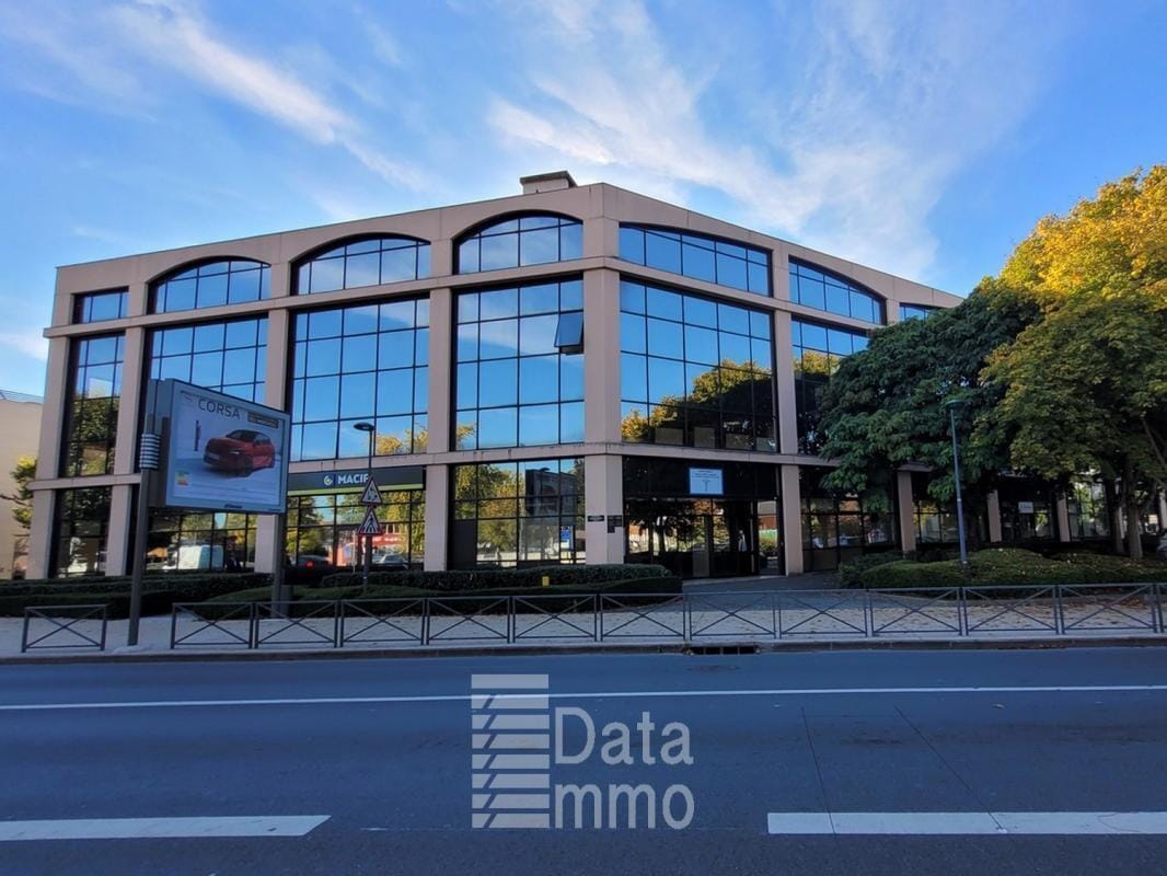 Office in Torcy to rent Building Photo- Image 1 of 19