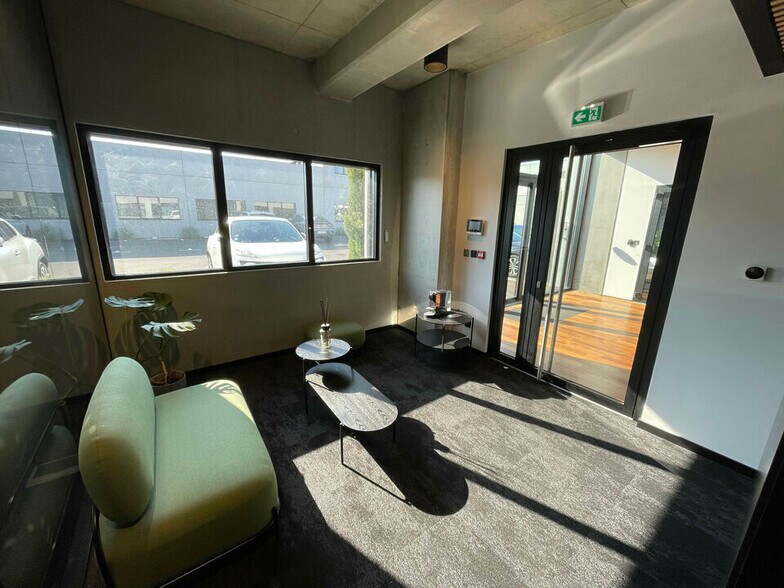 Office in Rillieux-la-Pape to rent - Interior Photo - Image 1 of 7