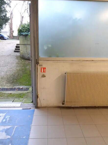 Light Industrial in Le Chesnay-Rocquencourt to rent - Building Photo - Image 3 of 16