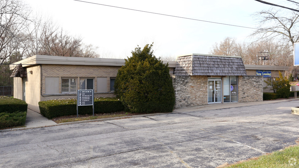 25975-25980 N Diamond Lake Rd, Mundelein, IL for rent - Primary Photo - Image 1 of 8