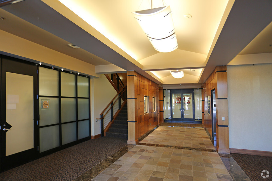 19120 SE 34th St, Vancouver, WA for rent - Lobby - Image 2 of 4