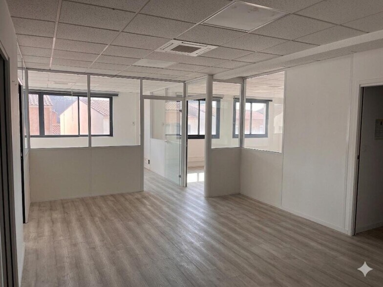Office in La Valette-du-Var for sale - Interior Photo - Image 2 of 7