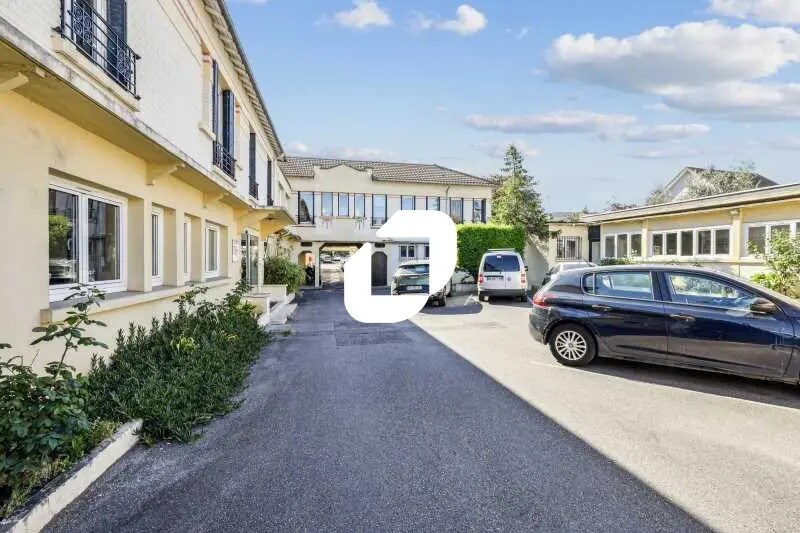 Office in Nanterre to rent - Building Photo - Image 2 of 16