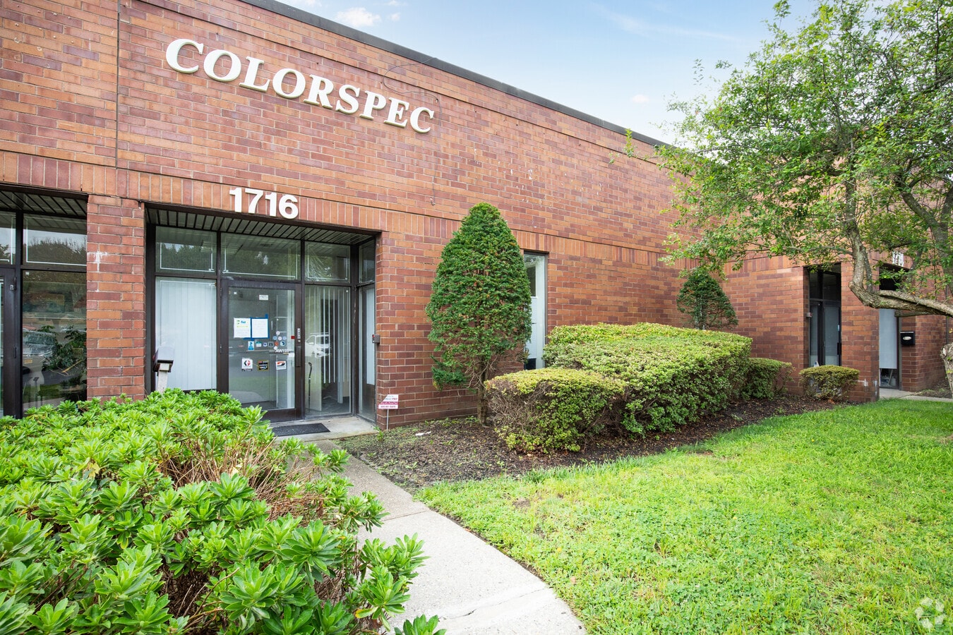 CashFlowing Light Industrial Condos Holbrook, NY for Sale UK