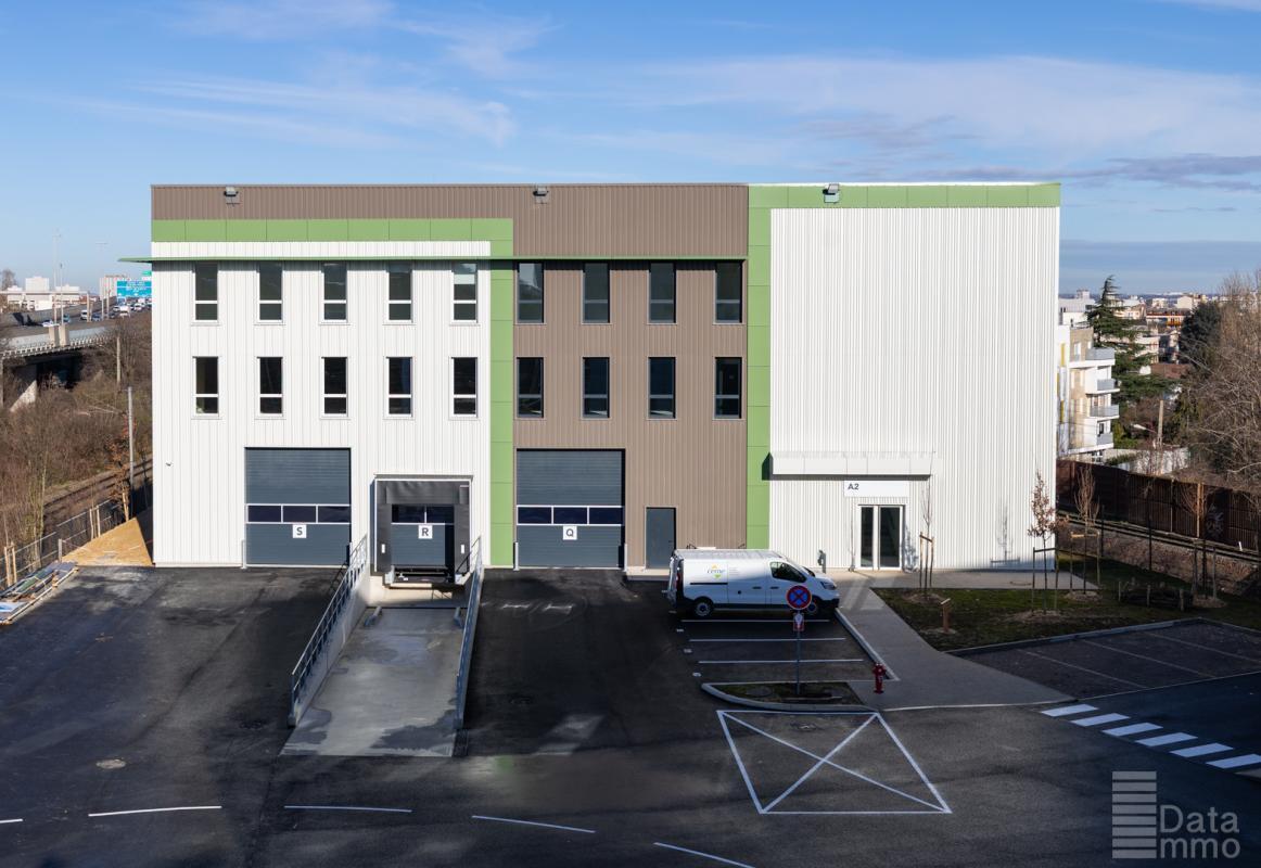 Industrial in Bondy to rent Building Photo- Image 1 of 10