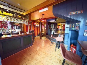 12 Queen St, Louth to rent Interior Photo- Image 2 of 16