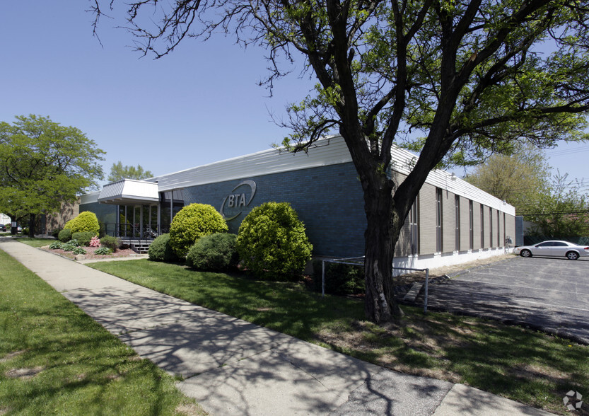 21850 Greenfield Rd, Oak Park, MI for rent - Building Photo - Image 1 of 5