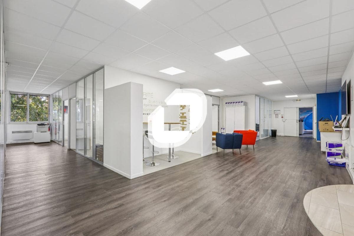 6 Rue Vincent Van Gogh, Neuilly-Plaisance to rent Interior Photo- Image 1 of 15