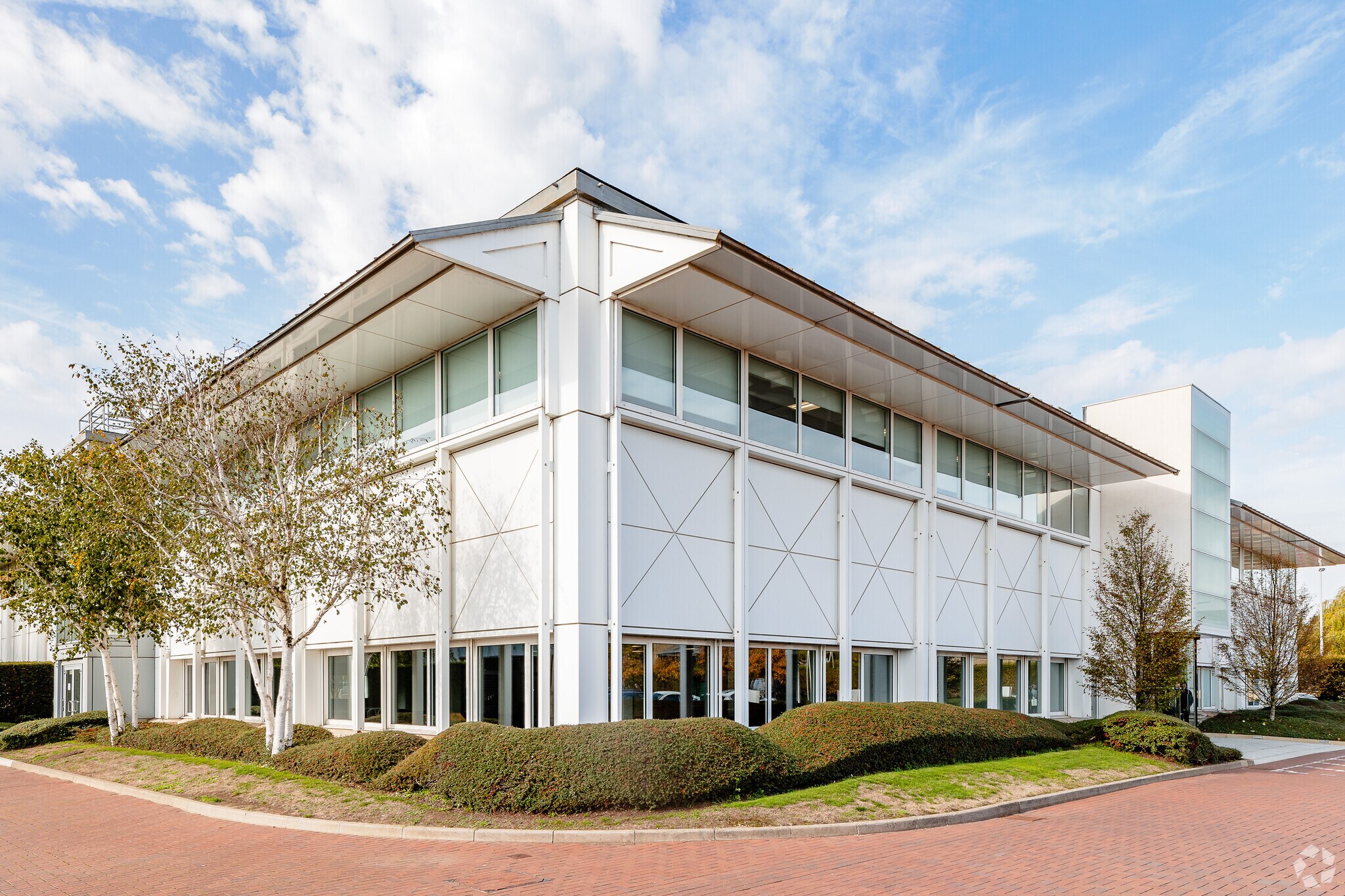 1 Roundwood Av, Uxbridge for sale Primary Photo- Image 1 of 1