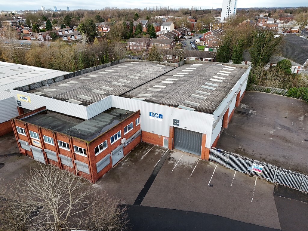 3-4 Midacre, Willenhall to rent Building Photo- Image 1 of 7