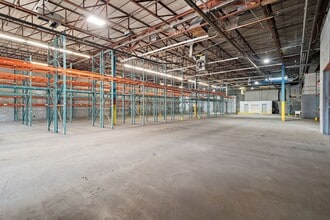 6265 Ch De La Côte-De-Liesse, Saint-Laurent, QC to rent Interior Photo- Image 2 of 4