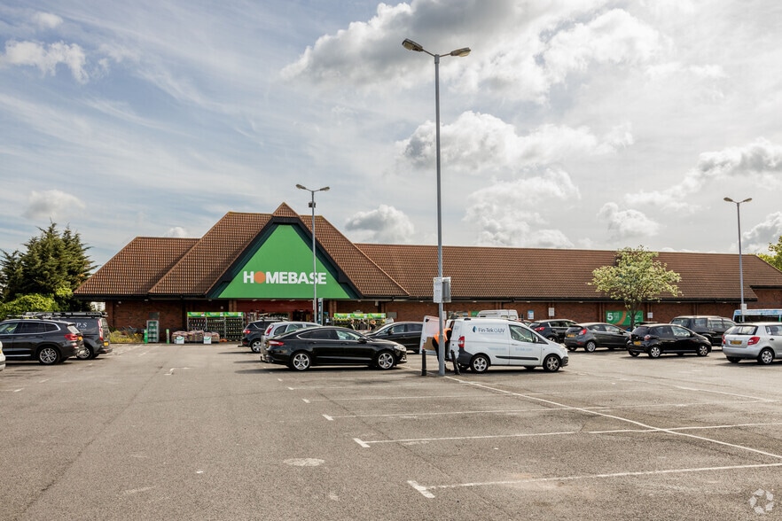 Twickenham Rd, Feltham for sale - Primary Photo - Image 1 of 1