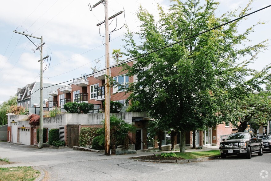 3363-3393 Dunbar St, Vancouver, BC for sale - Building Photo - Image 3 of 3