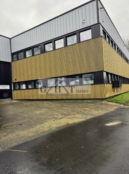 Industrial in Villeneuve-la-Garenne to rent - Building Photo - Image 2 of 8