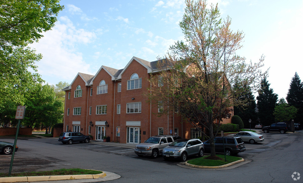 100 East St SE, Vienna, VA for rent - Building Photo - Image 3 of 11