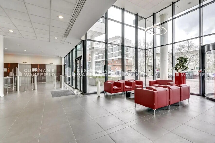 23 Avenue Carnot, Massy to rent - Lobby - Image 3 of 16