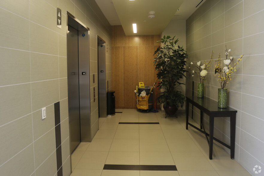 10700 Santa Monica Blvd, Los Angeles, CA for rent - Lobby - Image 1 of 5