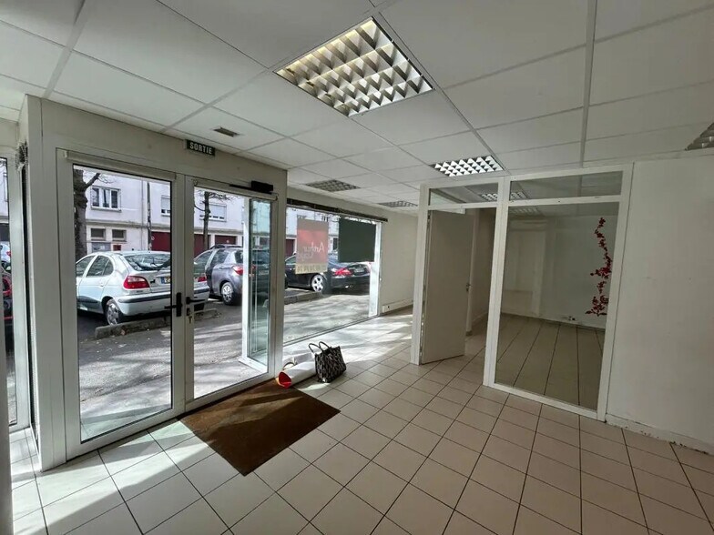 Boulevard Boulay Paty, Nantes to rent - Interior Photo - Image 2 of 10