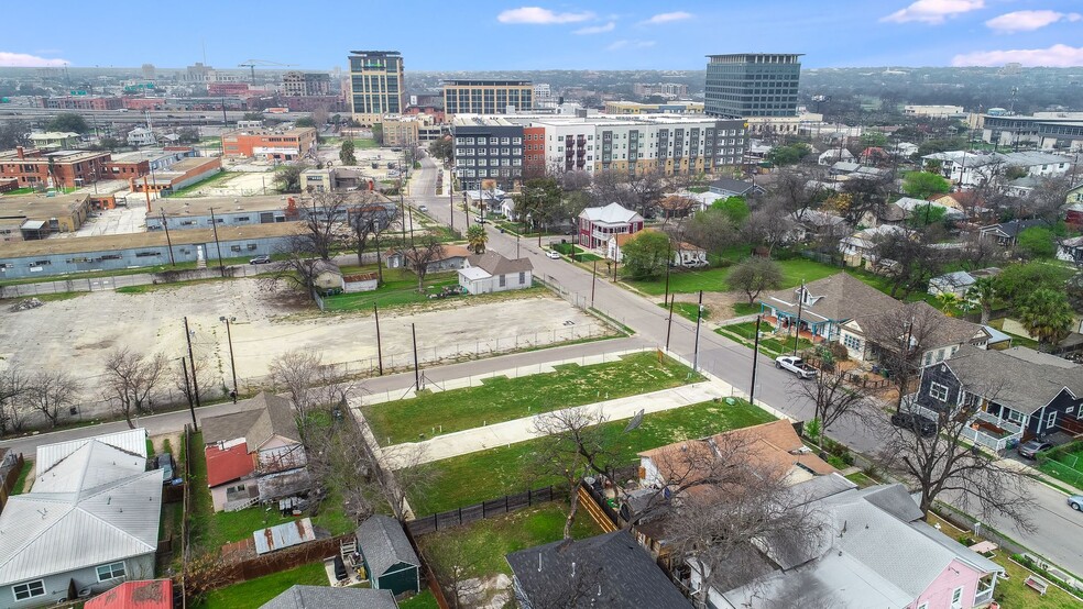 226 E Carson St, San Antonio, TX for sale - Aerial - Image 1 of 5