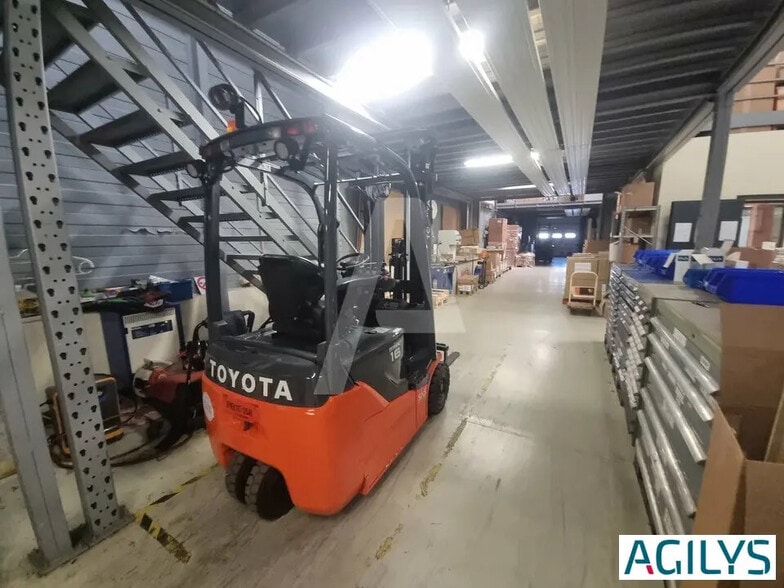 Light Industrial in Palaiseau for sale - Interior Photo - Image 2 of 8