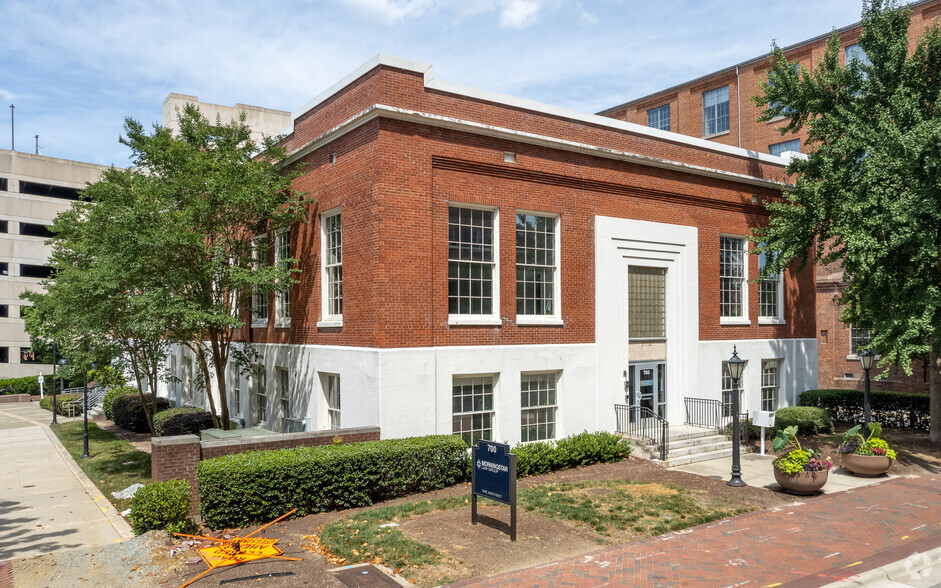 700 W Main St, Durham, NC for rent - Primary Photo - Image 1 of 7