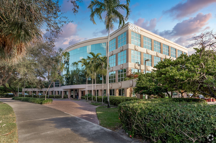 3850 Hollywood Blvd, Hollywood, FL for sale - Primary Photo - Image 1 of 64